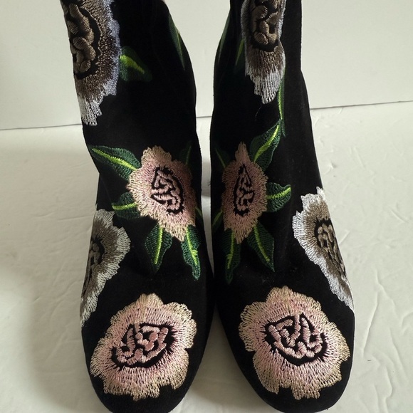 Rebecca Minkoff Black and Pink Embroidered Heeled Ankle Boots size 7 - Picture 10 of 13